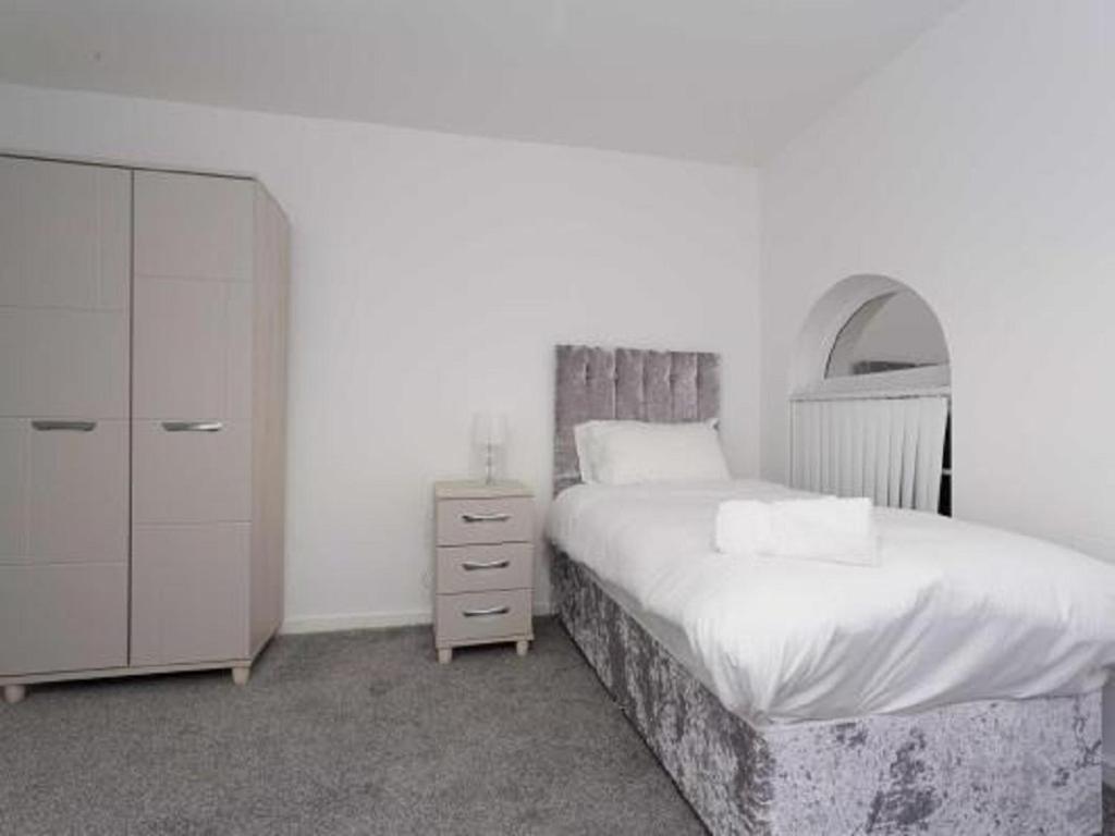 Nazarene Apartments In Leeds Pudsey Room photo