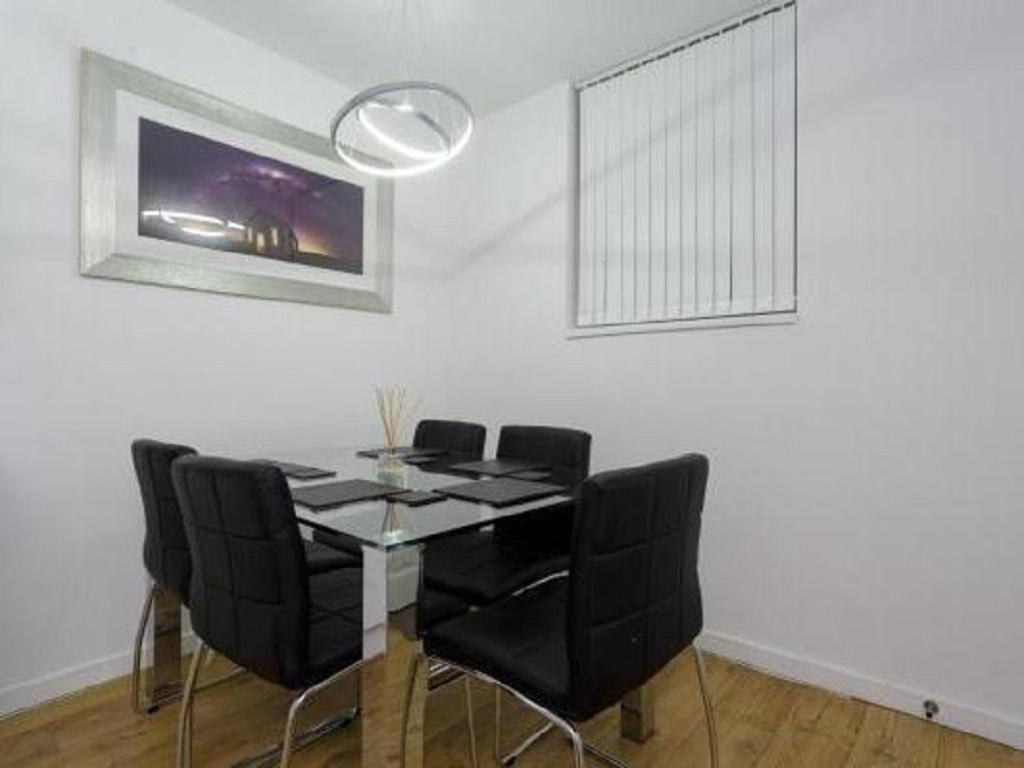 Nazarene Apartments In Leeds Pudsey Room photo