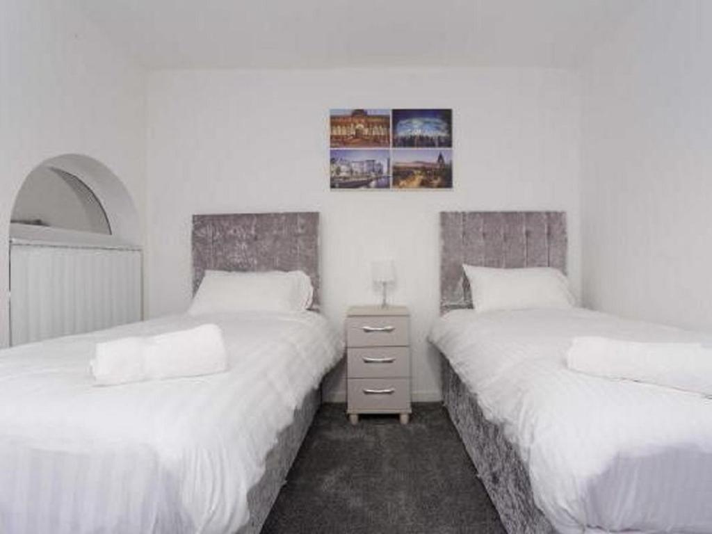 Nazarene Apartments In Leeds Pudsey Room photo